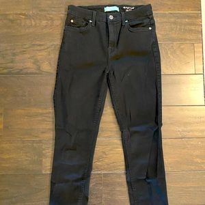 7 for All Mankind B(air) Ankle Skinny in Black